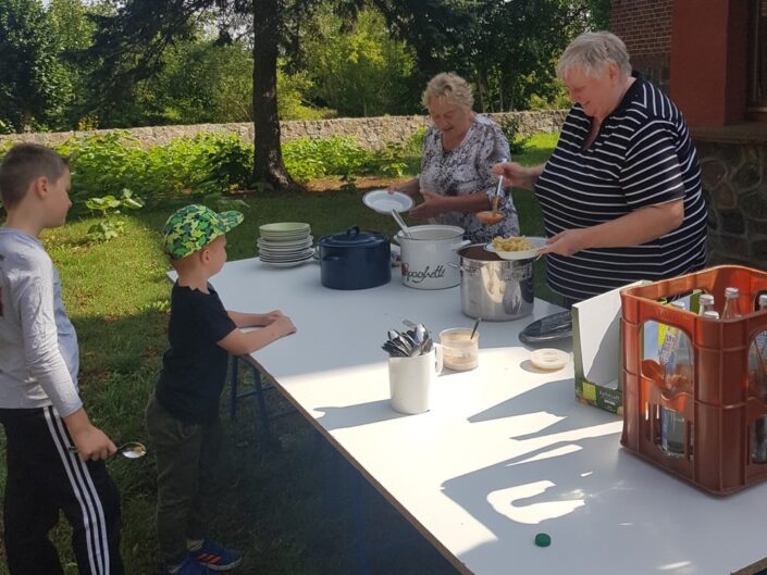 Mittagessen beim Kinder Kirchentag am 29.08.2020 in Krien