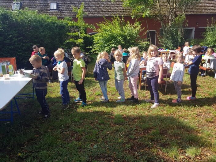 Mittagessen beim Kinder Kirchentag am 29.08.2020 in Krien