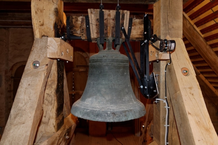 Glocke der Kirche in Wegezin mit aktuellster Läutetechnik