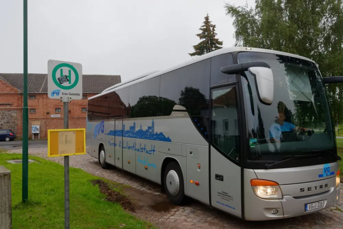 Der Bus kommt pünktlich um 06:44 Uhr in Krien