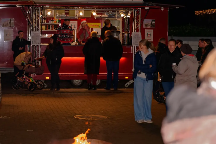 Glühwein auf dem Kriener Weihnachtsmarkt 2022