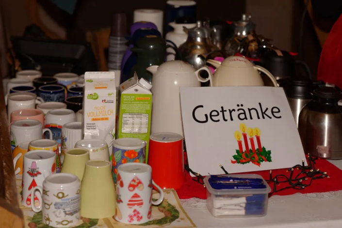 Kaffee, Tee, Glühwein und Kuchen zum Adventssingen 2022 in Gramzow