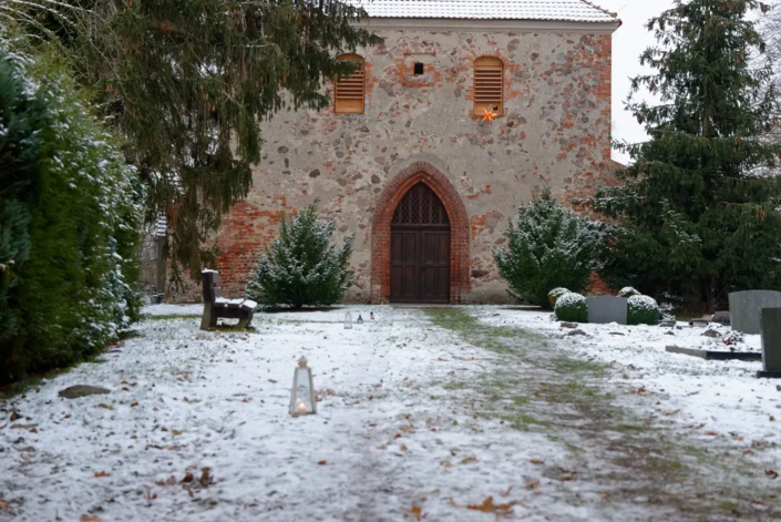 Die Kirche in Gramzow zum Adventssingen am 3. Advent, dem 11.12.2022