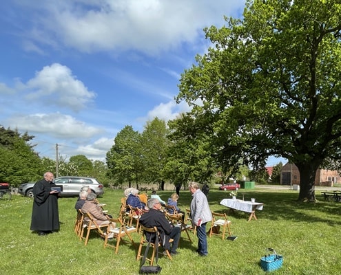 Gottesdienst unter der Ivener Pastoreneiche