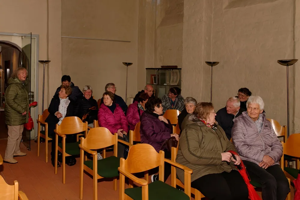 Kriener Gemeindemitglieder in der Kirche St. Jürgen im Bibelzentrum Barth