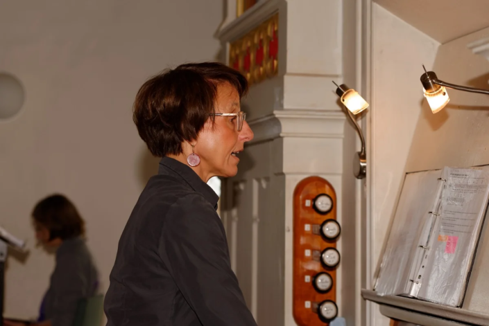 Kathrin Schulz an der Orgel in Krien
