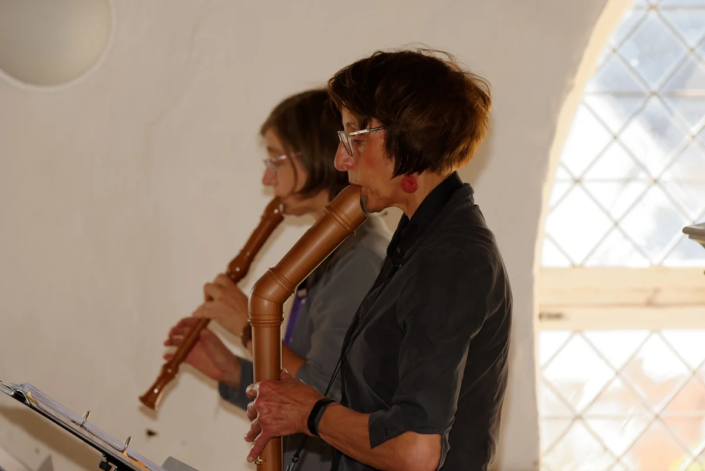 Kathrin Schulz & Gudrun Levermann beim Flötenspiel