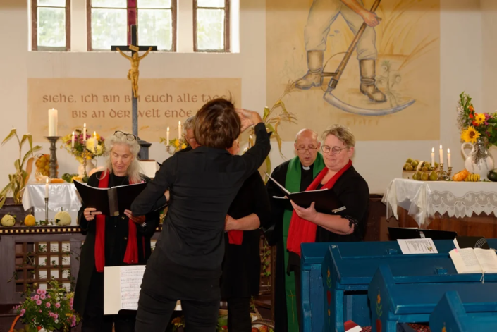Der Kirchenchor zum Erntedank in Steinmocker