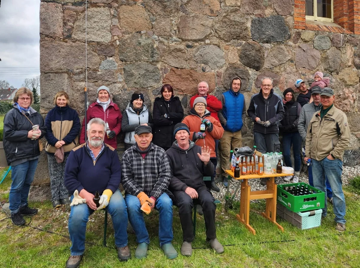 Friedhofseinsatz in Wegezin am 11. April 2025