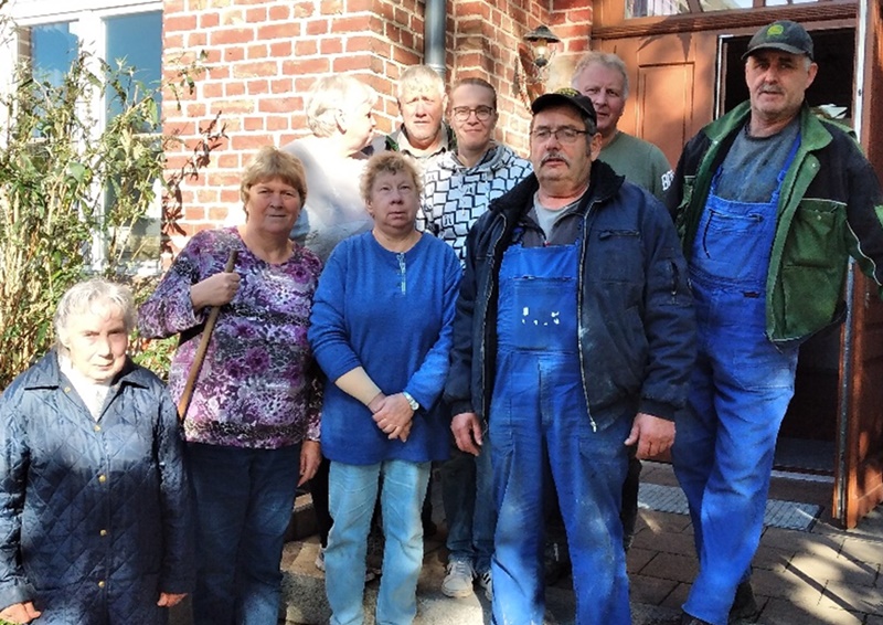 Helfer Friedhofseinsatz Krien 2025